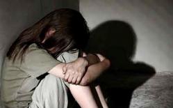 Hai chị em ruột bị hàng xóm xâm hại tình dục nhiều lần dẫn đến mang thai