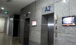 Công an làm việc với nghi can dâm ô bé gái trong thang máy chung cư ở Hà Nội