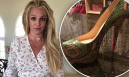 Bị đăng tin nghiện đi siêu thị giá rẻ, Britney Spears khoe ngay đôi giày hiệu giá hàng trăm triệu chưa bao giờ đi khiến dân mạng sôi sục 