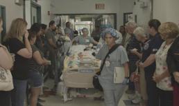 Clip cảm động: Dòng người xót thương tiễn biệt cô bé 10 tuổi hiến tạng cứu 6 người