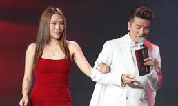 Đàm Vĩnh Hưng 'bỏ rơi' Hoa hậu Việt Nam để về bên Mỹ Tâm, dân mạng reo mừng: 'Vợ chồng người ta dắt nhau trao giải'