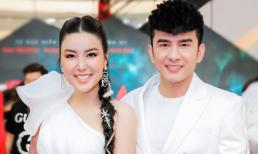 Hoa hậu Băng Khuê diện dạ hội trễ vai khoe chân dài nuột nà hội ngộ ca sĩ Đan Trường