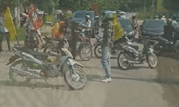 Lại xuất hiện đoàn phượt thủ ngang nhiên chặn đường để cả nhóm di chuyển gây bức xúc