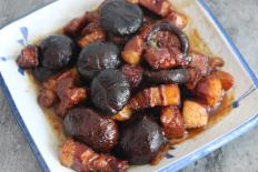 Ba chỉ kho nấm hương: Món ngon đưa cơm