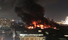 Cháy lớn kèm nhiều tiếng nổ tại nhà máy bóng đèn phích nước Rạng Đông, phố Hạ Đình bị phong toả 