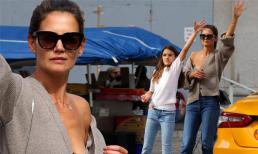 Katie Holmes mặc trễ nải, lộ nội y và ngực chảy xệ sau khi chia tay bạn trai