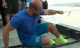 Đô cử dùng một ngón tay kéo cả chiếc tàu biển nặng 200 tấn