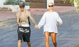 Ăn mặc tiết kiệm vải như nhà Justin Bieber: Chồng không áo, vợ lại giấu quần 
