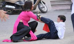 Khoảnh khắc 'hot' nhất lễ khai giảng sáng nay: Cậu bé mếu máo quyết không bước vào trường