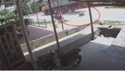 Phóng xe lấn làn ở tốc độ cao, nam thanh niên đâm trực diện xe tải rồi nằm bất động