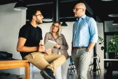 Chỉ người khôn ngoan mới biết tận dụng quan hệ để thăng tiến: Thuộc lòng 6 quy tắc sinh tồn nơi công sở này, tiền vào như nước, lại được tiếng thơm!