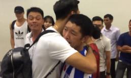 Bố Đoàn Văn Hậu bật khóc nức nở khi tiễn con trai sang Hà Lan