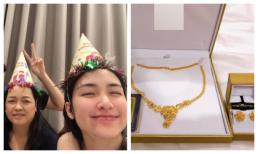 Hòa Minzy tặng quà sinh nhật khủng cho mẹ ruột