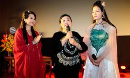 NSND Thu Hiền tới chúc mừng học trò - Quán quân Sao Mai 2013 Huyền Trang