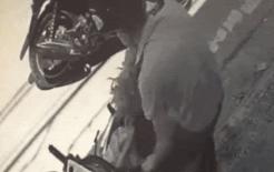 ‘Soái ca’ đi xe SH ăn trộm mớ rau trước cửa một nhà dân khiến ai cũng sốc