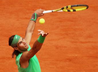 Video Roland Garros: Nadal vất vả lội ngược dòng trước Isner