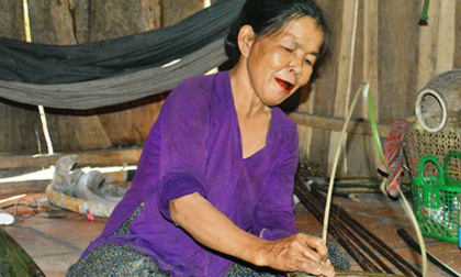 Kỳ lạ người phụ nữ 30 năm không ăn cơm, chỉ uống cà phê và ăn trầu