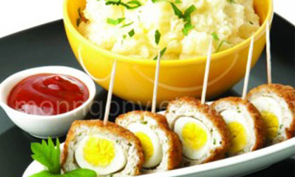 Ngon lạ trứng cút bọc khoai tây chiên giòn