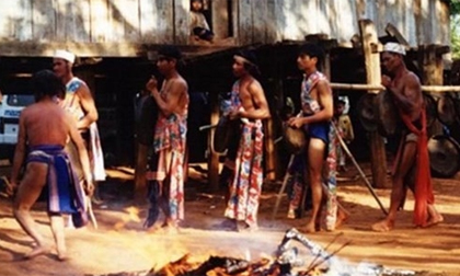 Rợn người những hủ tục phạt 'gian phu dâm phụ' chỉ có ở Việt Nam 