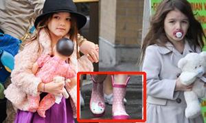 Ngắm giày hàng hiệu tuyệt đẹp của bé Suri 