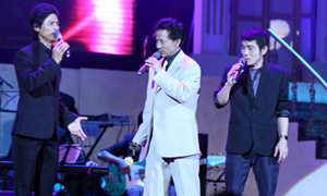 Chế Linh mang 3 con về gây 'bất ngờ' cho khán giả Hà Nội