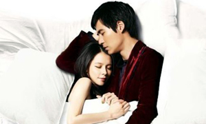 Châu Du Dân vã mồ hôi nằm ôm Từ Nhược Tuyên