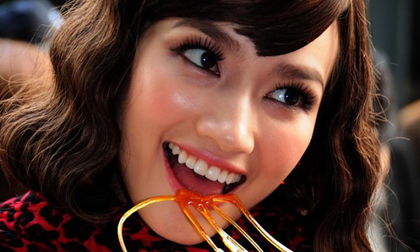 Bốn bước đơn giản cho kiểu tóc của Trúc Diễm