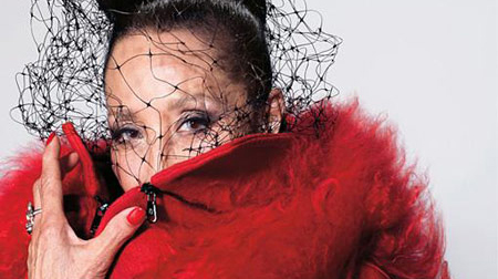 Kinh ngạc trước vẻ đẹp của siêu mẫu 81 tuổi