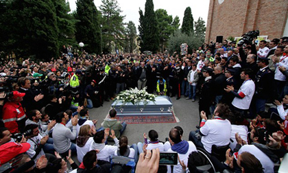 Dòng người tiễn đưa tay đua xấu số Marco Simoncelli