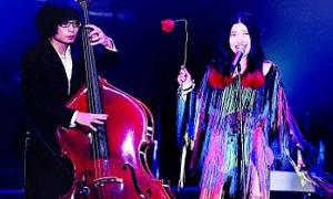 Phát hiện xác nữ ca sĩ trẻ trong xe riêng  