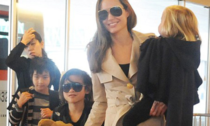 Đại gia đình nhà Brangelina quấn quýt tại Nhật