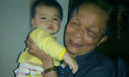 Nghệ An: Cụ ông 90 tuổi vẫn... sinh con