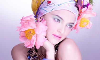 Ngắm người đẹp khoe sắc bên hoa