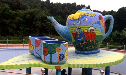 Kỷ lục Việt Nam: Bộ ấm trà bằng gốm lớn nhất!