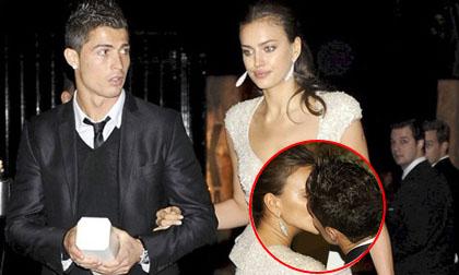 Ronaldo và bạn gái ‘khóa môi’ đắm đuối