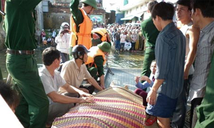 Chìm phà Quảng Nam: Một người chết, hàng chục người mất tích