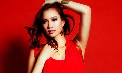 Vương Thu Phương rực rỡ cùng sắc đỏ