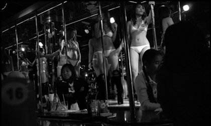 Người Việt “khoe hàng” từ bao giờ?