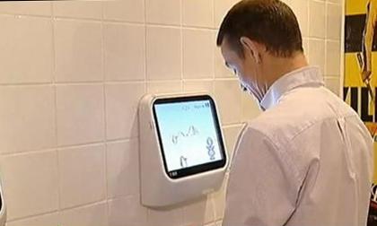 Trò chơi quái đản dành cho quý ông khi đi vệ sinh