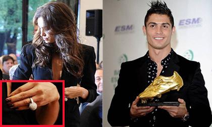 Bồ CR7 khoe nhẫn đính hôn