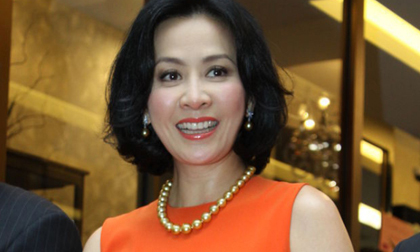 Lưu Gia Linh 'kéo tuổi xuân' bằng trang phục loè loẹt