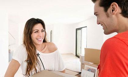 Con gái có nên yêu chàng ít tuổi hơn mình?