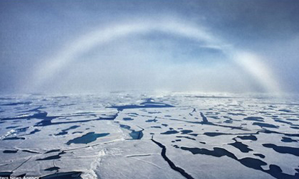 "Cầu vồng trắng" xuất hiện ở Bắc Cực