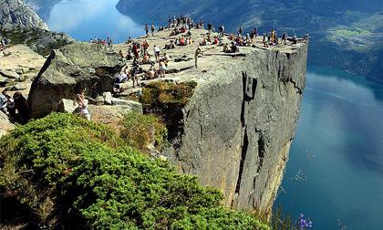 Vách núi du lịch hãi hùng nhất thế giới