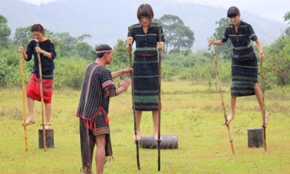 Viet Nam next top model 2011 tap 11 : các thí sinh vật lộn với cà kheo