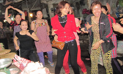Vũ điệu 'bốc lửa' nơi chợ thịt 'hot' nhất tuần qua