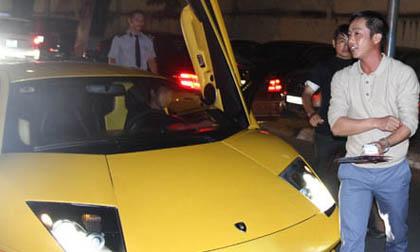 Cường Đô la cưỡi siêu xe Lamborghini nẹt pô cổ vũ Hà Hồ 