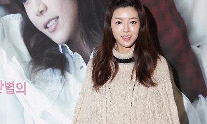 Người yêu Se7en gây ấn tượng với váy lạ mắt 