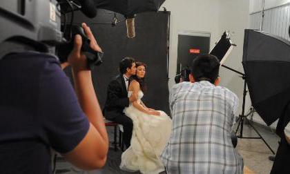 Phương Anh bị "đơ" khi môi chạm môi Đức Tiến