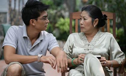 Hài hước chuyện tình của anh chàng 'bám váy' mẹ